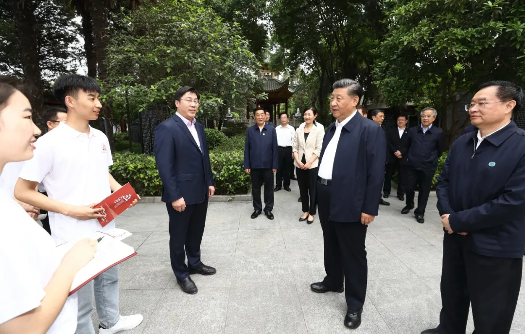 习近平：进一步发展中医药